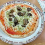 サイゼリヤ - 野菜ときのこのピザ
