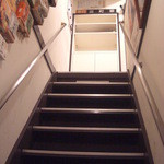 キハ - 老舗の様な急階段