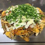 お好み焼春 - 肉玉そばチーズトッピング