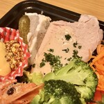 花・ふらんす食堂やまもと - オードヴル盛り合わせ(\1,500)　コールドポーク・お肉のテリーヌ