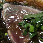 温石 - 左上の青緑色の脂のキラメキが見えるかな？