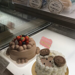 パティスリー カスケット - ショーケース(マカロン・デコレーションケーキ)