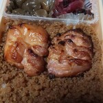 有限会社 九十九鶏本舗 - 九十九鶏弁当の鶏肉の照り焼き(R1.9.12撮影)