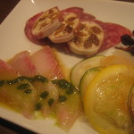 タイーム - ２０１２・５月　前菜盛り　ヒラマサのカルパッチョ等