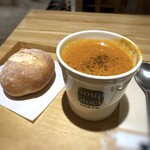 Soup Stock Tokyo - ◆レギュラーカップセット（740円：税別）を選び、 スープは「オマールビスク」、ライスかパンを選べますので「パン」を。