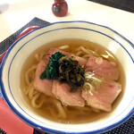 麦秋庵 - 豚しゃぶと高菜のおうどん ¥880 (税込)
