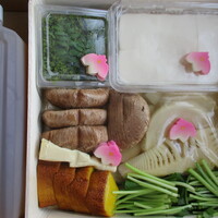 富小路 やま岸 - 黄色いのは生麩