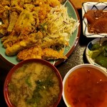 イースト・ロード - 山菜天ぷら定食飯多め600円