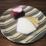 旬彩 天ぷら 心来(しんら） - デザート：林檎、苺、チョコババロア。　　　　　2020.05.01