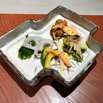 Ginza Yakiniku Sarondo Eijingu Bi-Fu - キムチとナムルの盛り合わせ（ペチュキムチ、カブのキムチ、オイキムチ、春菊、蓮根、鈴南瓜、姫大根と姫人参のセンナムル）