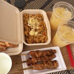 世羅高原農場 - ドライチーズカレーと焼き鳥、リンゴジュース