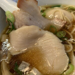 麺尊 RAGE - 奥はバラチャーシュー、手前は鶏むね肉のチャーシュー