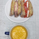 ラ メゾン ドゥ グラシアニ - サンドウィッチ 人参のポタージュ付き