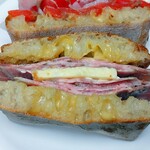 ラ メゾン ドゥ グラシアニ - サンドウィッチ：自家製のパストラミ