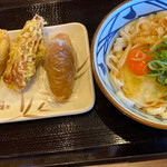 Marugame Seimen - 釜玉（並）、いなり、ポテサラちくわ天、かしわ天