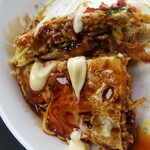 鉄板焼き ちーBa～aba - お好み焼きを割ってみると、そばがいっぱい入っています(2020.05.04)