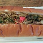 鉄板焼き ちーBa～aba - 焼きそばパン(税込)200円 ※開封後 (2020.05.04)