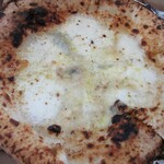 Felicita Pizzeria Trattoria - ピッツァ・クアトロフォルマッジォ