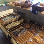 まんぷくさん - 店内のパン