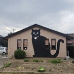 カフェ猫の散歩道 - カフェの壁にどぉぉ～んと大きなクロネコの絵が！