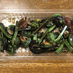 旬ものと日本酒 とみ笑 - こごみの塩炒め