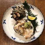 旬ものと日本酒 とみ笑 - ホッキとサザエ刺し