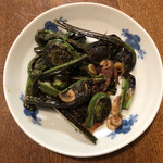 旬ものと日本酒 とみ笑 - こごみの塩炒め