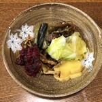 旬ものと日本酒 とみ笑 - 自家製漬物盛り合わせ