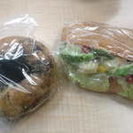 ベーグルサンニーイチヨン - エビとアボカドサンド、オレオ