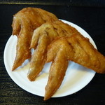きぬ太茶屋 - 絶品です　手羽先から揚げ　３本　３５０円