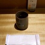 和食と和酒 磯じまん - お茶、おしぼり