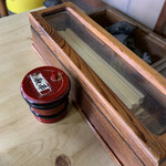 生そば 新清 - テーブルにあったもの、、、激辛（笑）