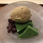 赤坂 菊乃井 - 昼懐石１２１００円（総額）。黒糖シャーベット 抹茶豆腐。加糖なしの抹茶豆腐と、粒あん、黒糖シャーベットが良く合います（╹◡╹）。こしあん派ですが、こちらの粒あんは、とても美味しいです（╹◡╹）