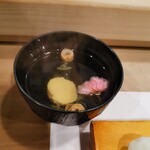 Hamazushi - お吸い物　季節が感じられました！