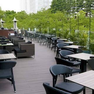 Enjoy an open meal on the spacious terrace.