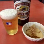 中華料理 喜楽 - 「瓶ビール（中）」500円也。お通し付き。