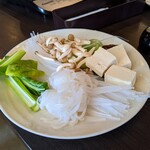 Shabuyou - 野菜・うどん・ラーメン等は、サラダバーからセルフで盛ってきてください…