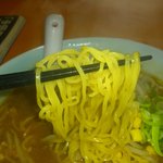 Houraku Hanten - 麺は細く黄色い
                      