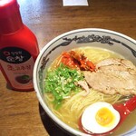 Menya Rokusan Roku - にぼし冷麺♪味変用のコチュジャン？は好みで♪