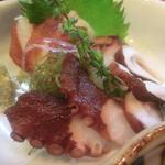 神港 - 「地タコの刺身」（￥800）：ハリのある歯応え！澄んだ旨味がギュッと詰まっていて痛快♪