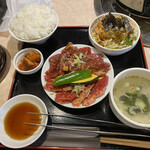 Sumibiyakiniku Hanzoumon - ハーフ＆ハーフ定食