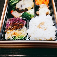 西麻布 焼肉 X - 都萬牛100% 肉汁チーズハンバーグ弁当