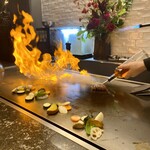 Teppanyaki Hana - 目の前のショーが楽しめるカウンター席は最高♡