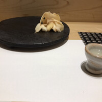 赤坂 鮨葵 - おまかせ握りコース１４５２０円（総額）。しじみ汁の出汁。スターターとして提供されます。美味しいしじみの出汁です(^｡^)