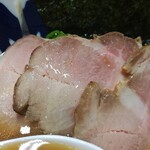 もんごいらーめん - チャーシューは大きい