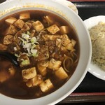 Shanrameizunigouten - 麻婆麺と半チャーハン