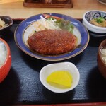 自由軒 - ミンチカツ定食（950円）