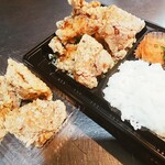 笑うだるま - 大人気！若鳥の唐揚げ弁当  900円(税込み) 通常6個！10個迄同じ金額。