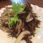 神港 - 【ニコ二コごはん】「釜揚げひじきと小女子の酢の物」；優しい酢加減で海の香りを存分に！