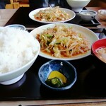 飯盛 満腹亭 - 野菜炒め定食 800円